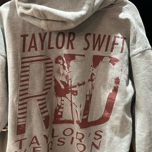 Taylor Swift Red (TV) merch!! Such a cute hoodie size L